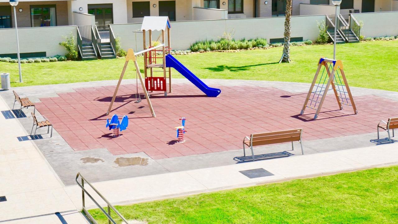 Playa Los Alamos, Descanso Y Ocio En トレモリノス エクステリア 写真